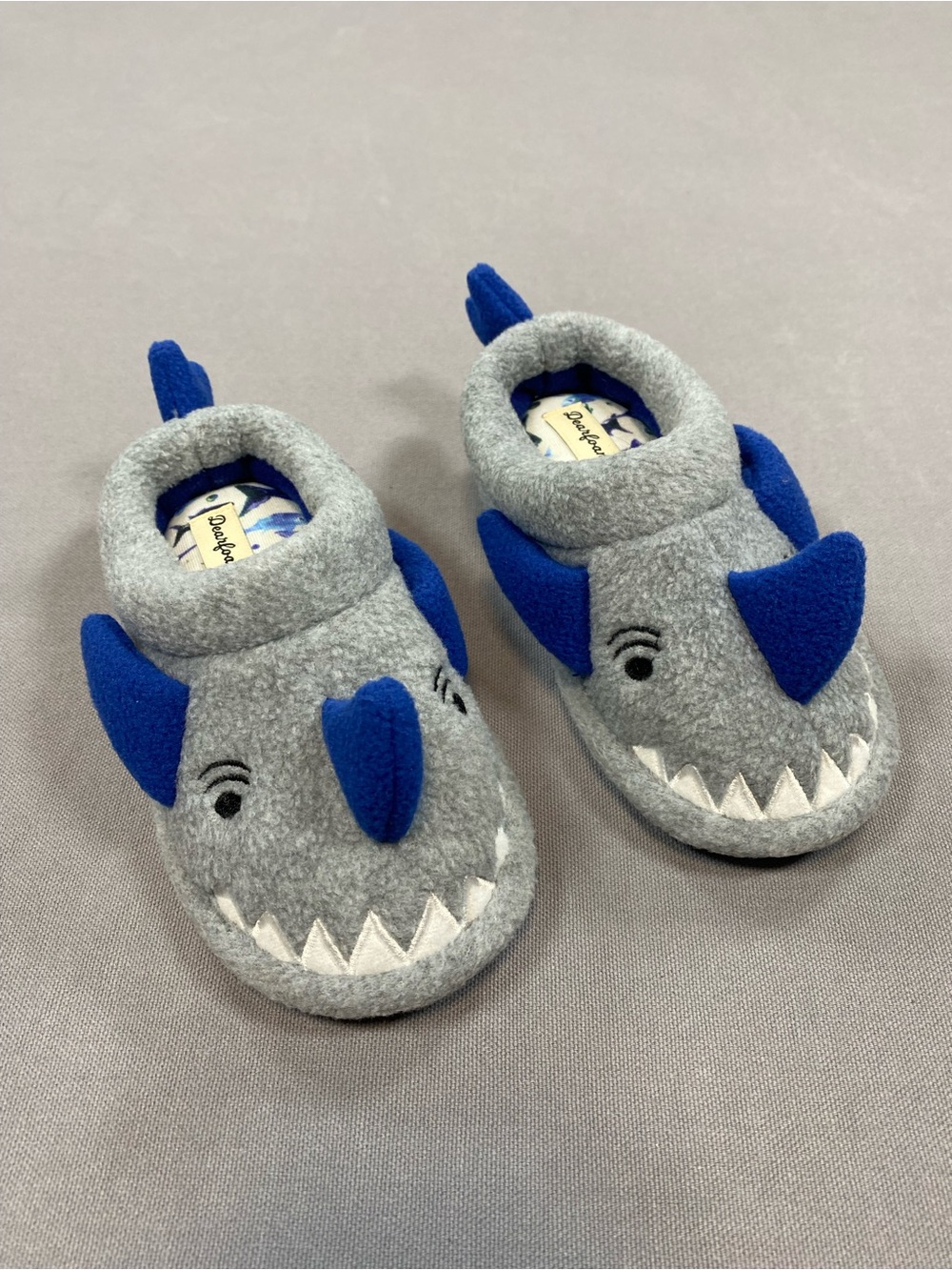 Dearfoams Kids Gray & Blue Shark Slippers Size 7-8